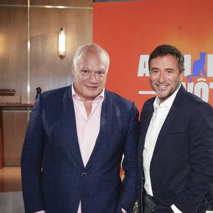 Auteurs de livres plus marquants les uns que les autres

Exclusif - Eric-Emmanuel Schmitt, sur plateau de la nouvelle émission "Animalement Vôtre" présentée par Bernard Montiel et diffusée le 14 décembre sur France 3, à Paris, France, le 14 octobre 2025. © Jack Tribeca/Bestimage