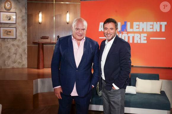 Auteurs de livres plus marquants les uns que les autres

Exclusif - Eric-Emmanuel Schmitt, sur plateau de la nouvelle émission "Animalement Vôtre" présentée par Bernard Montiel et diffusée le 14 décembre sur France 3, à Paris, France, le 14 octobre 2025. © Jack Tribeca/Bestimage