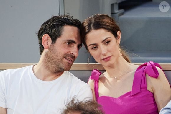 Il partage sa vie avec Marie Treille Stefani, journaliste sur France 2.

Camille Combal et sa femme Marie en tribunes lors des Internationaux de France de tennis de Roland Garros 2023, à Paris, France, le 6 juin 2023. © Jacovides-Moreau/Bestimage
