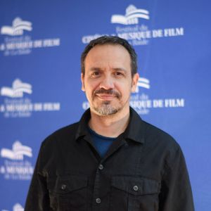 Concernant la scolarité, il retire ses enfants de l’école dès qu’ils en ont “plein le dos”.

Alexandre Astier - Cérémonie d'ouverture du 8ème Festival du Cinéma et Musique de Film de La Baule le 29 juin 2022. © Rachid Bellak/Bestimage