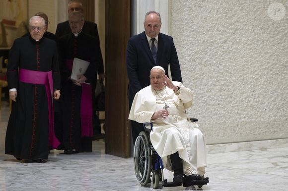 Le corps du souverain pontife est exposé dans la basilique Saint-Pierre afin que le public puisse lui rendre hommage

Le pape François dirige l'audience générale hebdomadaire dans la salle Paul VI au Vatican le 12 février 2025.