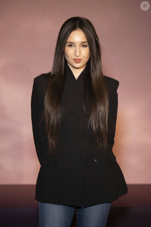 L'avocate a mis sa carrière en pause

La participante de l'émission de télé-réalité "Star Academy" Ambre Jadah assiste à la première mondiale de la saison 4 de "Bridgerton" au Palais Brongniart le 14 janvier 2026 à Paris, France. by Eliot Blondet/ABACAPRESS.COM
