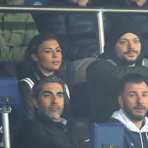 L'humoriste et acteur français Kev Adams et son petit frère Dj Noyz (Noam Smadja), Ary Abittan, Michaël Youn - People lors du huitième de finale retour de Ligue des Champion, du Paris Saint-Germain contre le Real Madrid au Parc des Princes à Paris le 6 mars 2018. © Cyril Moreau/Bestimage
