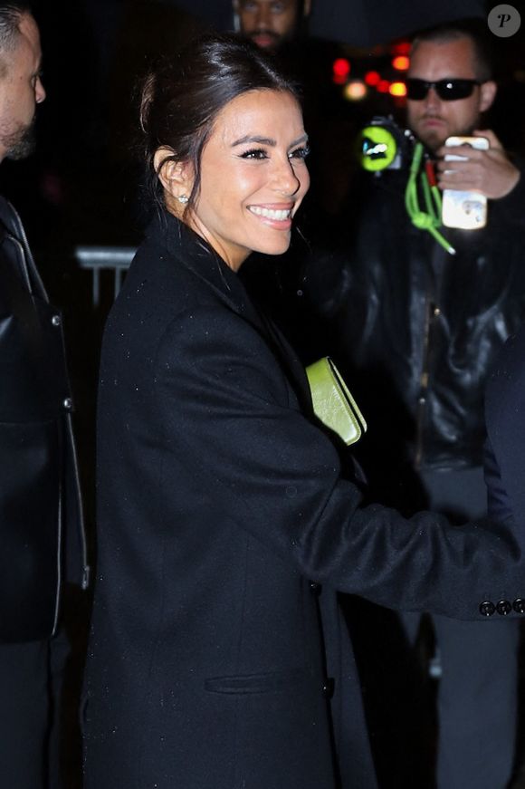 Eva Longoria - Arrivées au défilé Victoria Beckham Collection Femme Prêt-à-Porter Printemps/Eté 2026 lors de la Fashion Week de Paris (PFW) le 3 septembre 2025. © Yoann Ouahcene/Bestimage
