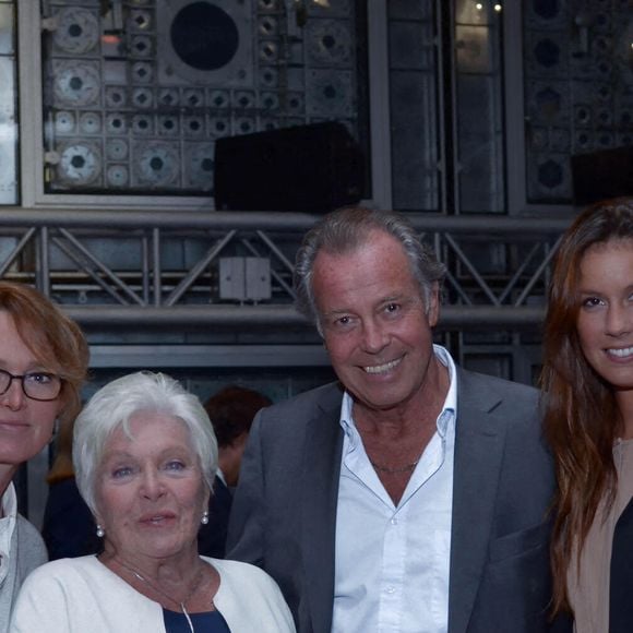 Quincy Jones est Commandeur de l'Ordre des Arts et des Lettres par Jack Lang.
  invité ; Michel Leeb avec sa fille Fanny Leeb et Line Renaud Photo by Alamy/ABACAPRESS.COM