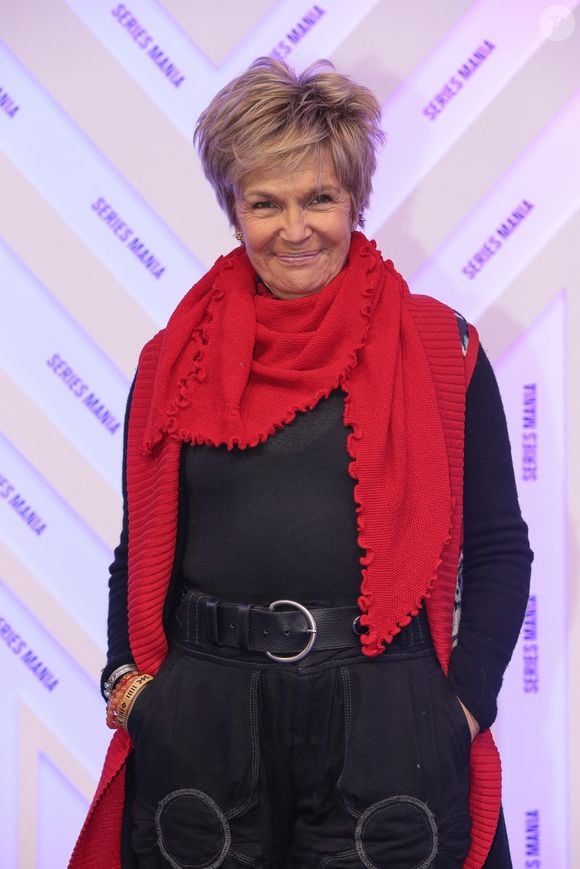 À l'époque de cet achat, la bâtisse varoise n'était qu'une carcasse de pierres. Un champ de ruines qui faisait tristement écho à son état physique et psychologique après son combat contre le cancer.

Véronique Jannot au Festival Séries Mania à Lille le 25 mars 2026.

© Stéphane Vansteenkiste / Bestimage