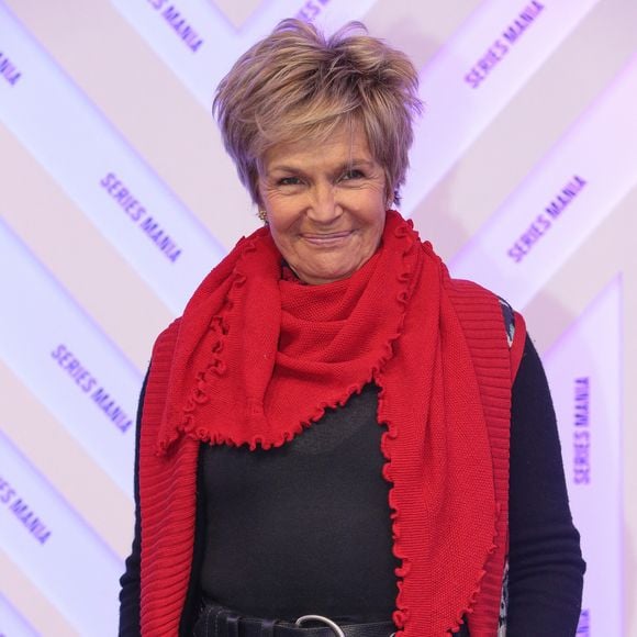 À l'époque de cet achat, la bâtisse varoise n'était qu'une carcasse de pierres. Un champ de ruines qui faisait tristement écho à son état physique et psychologique après son combat contre le cancer.

Véronique Jannot au Festival Séries Mania à Lille le 25 mars 2026.

© Stéphane Vansteenkiste / Bestimage