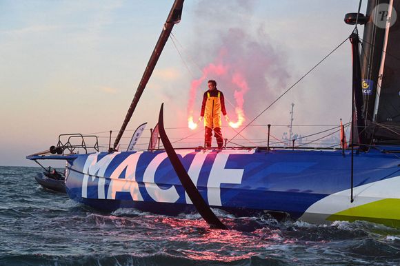 Charlie DALIN vainqueur du Vendée Globe 2024, lors de l'arrivée du Vendée Globe 2024 le 14 janvier 2025 aux Sables-d'Olonne, France. Photo par Emma da Silva/Icon Sport/ABACAPRESS.COM