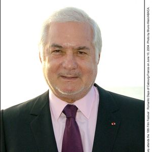 L'acteur français Jean-Claude Brialy assiste au 18ème Festival du Film : Journées Romantiques de Cabourg-France le 10 juin 2004. Photo par Bruno Klein/ABACA.