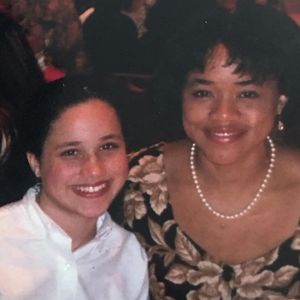 Doria Ragland et Meghan Markle - Images du documentaire Netflix "Harry & Meghan"- 2022. La série comporte six parties et couvre la relation du couple depuis leurs premières fréquentations jusqu'à leur décision de prendre du recul en tant que membres actifs de la famille royale britannique et leurs activités ultérieures. (Backgrid UK/ Bestimage).