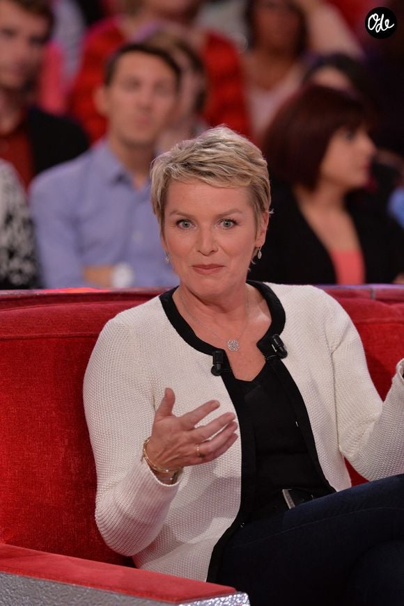 Elise Lucet lors de l'enregistrement de l'émission « Vivement Dimanche » à Paris, en France, le 28 septembre 2015. Photo de Max Colin/ABACAPRESS.COM