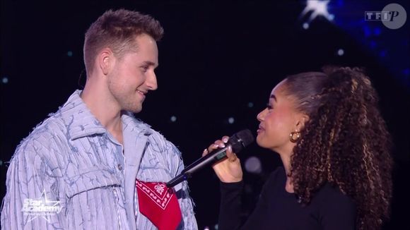 "Il s’est passé quelque chose avec le Star Academy. J'ai des choses à raconter étant donné que j'ai vécu des choses tellement fortes. J'ai une nouvelle sensibilité artistique qui me plaît beaucoup."

Théo L, éliminé de la "Star Academy" et rejoint par sa complice Léane sur le plateau de TF1, samedi 29 novembre 2025.
