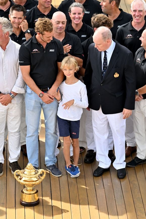 Beatrice Borromeo et Pierre Casiraghi avaient déjà deux enfants, deux garçons.

Le prince Albert II de Monaco a félicité les vainqueurs de l'Admiral’s Cup 2025, les 2 équipages du Yacht Club menés par Pierre Casiraghi, vice-président du Y.C.M. à la barre de Jolt 6 et Peter Harrison sur Jolt 3 le 14 septembre 2025.
© Claudia Albuquerque / Bestimage