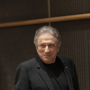 L'animateur de télévision français Michel Drucker avant une audition par la commission d'enquête sur l'audiovisuel public à l'Assemblée nationale, la chambre basse du parlement français à Paris le 31 mars 2026.  Photo by Eliot Blondet / ABACAPRESS.COM