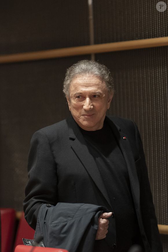 L'animateur de télévision français Michel Drucker avant une audition par la commission d'enquête sur l'audiovisuel public à l'Assemblée nationale, la chambre basse du parlement français à Paris le 31 mars 2026.  Photo by Eliot Blondet / ABACAPRESS.COM