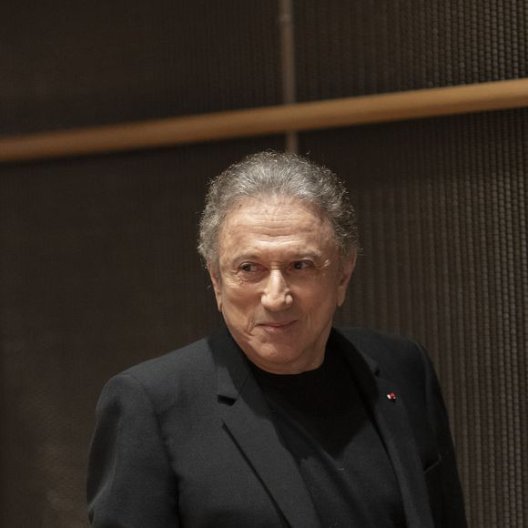 L'animateur de télévision français Michel Drucker avant une audition par la commission d'enquête sur l'audiovisuel public à l'Assemblée nationale, la chambre basse du parlement français à Paris le 31 mars 2026.  Photo by Eliot Blondet / ABACAPRESS.COM