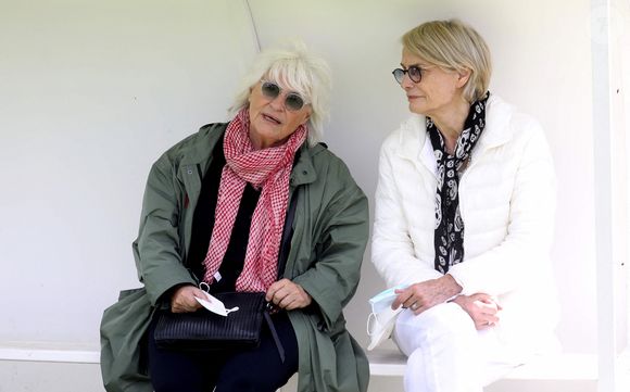 En effet, elle était à la tête des éditions musicales de TF1

Catherine Lara et sa compagne Samantha - Match de football entre le Variétés Club de France et l'équipe du Centre Hospitalier Poissy / Saint-Germain-en-Laye au profit de la fondation Hôpitaux de Paris - Hôpitaux de France présidée par B.Macron. au stade Léo-Lagrange de Poissy, le 6 septembre 2020. Le coup d'envoi a été donné par C.Lara et H.Ben Arfa. © Dominique Jacovides/Bestimage