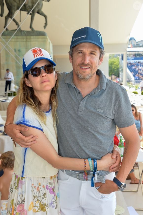 Révélée dans Taxi en 1998 mais aussi, dix ans plus tard, dans le film La Môme grâce auquel elle a remporté de nombreux prix dont un César, un Golden Globe, un Bafta et un Oscar, Marion Cotillard est ainsi revenue sur les personnes lui ayant fait du mal. 

Exclusif -  Marion Cotillard et son compagnon Guillaume Canet dans la tente VIP lors du Longines Paris Eiffel Jumping au Champ de Mars à Paris, le samedi 6 juillet 2019. © Veeren Ramsamy/Bestimage