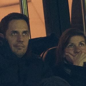 Grand Corps Malade et sa femme Julia Marsaud dans les tribunes lors du match de championnat de Ligue 1 Uber Eats opposant le Paris Saint-Germain à l'Olympique Lyonnais au Parc des Princes à Paris le 2 avril 2023. Photo Bestimage