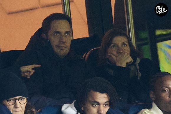 Grand Corps Malade et sa femme Julia Marsaud dans les tribunes lors du match de championnat de Ligue 1 Uber Eats opposant le Paris Saint-Germain à l'Olympique Lyonnais au Parc des Princes à Paris le 2 avril 2023. Photo Bestimage