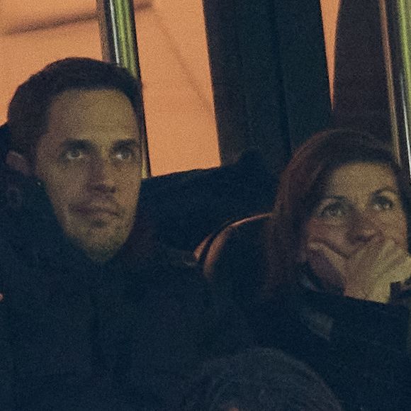 Grand Corps Malade et sa femme Julia Marsaud dans les tribunes lors du match de championnat de Ligue 1 Uber Eats opposant le Paris Saint-Germain à l'Olympique Lyonnais au Parc des Princes à Paris le 2 avril 2023. Photo Bestimage