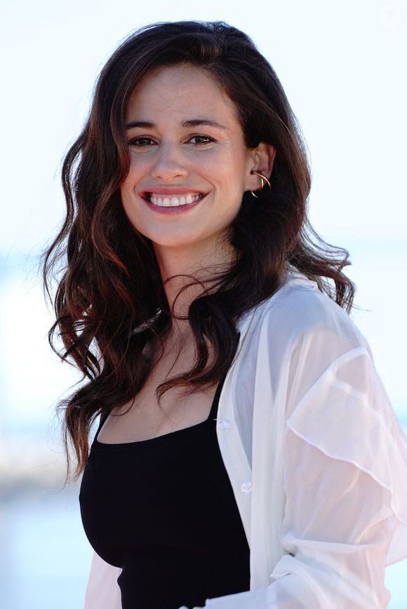 Lucie Lucas au photocall de la série "Cannes confidential" lors de la 5ème saison du festival International des Séries "Canneseries" à Cannes le 5 avril 2022. © Norbert Scanella / Panoramic / Bestimage