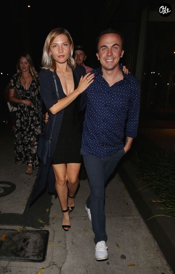 Frankie Muniz et sa nouvelle petite amie Paige Price sont allés dîner au restaurant Craig à Hollywood, le 26 septembre 2017. ©Backgrid USA / Bestimage