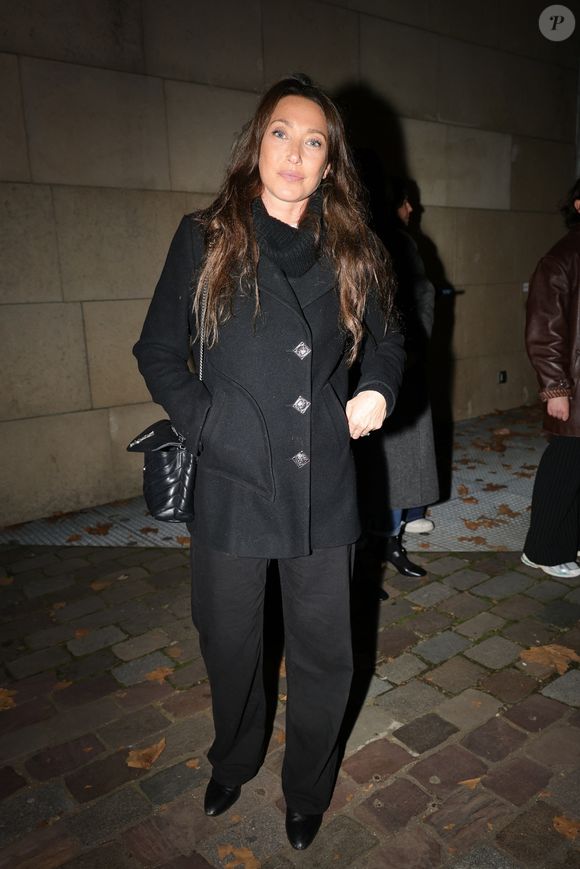 Laura Smet a fait une apparition élégante à la première parisienne de "The Substance", portant une tenue élégante entièrement noire avec un manteau ajusté et un pantalon à jambes larges. Elle a complété son look avec un sac à main matelassé et des chaussures à bouts pointus, adoptant ainsi la sophistication parisienne.
©Backgrid USA / Bestimage