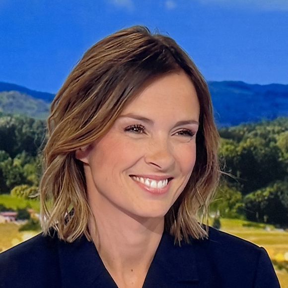 Jacques Legros présente son dernier JT de 13 heures en sa qualité de joker pendant près de 26 ans sur TF1 .Emu aux larmes, le journaliste a passé le relais à Isabelle Ithurburu © Agence via Bestimage