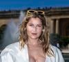 C'est à l'âge de 15 ans que Laetitia Casta est remarquée sur une plage en Corse. 

Laetitia Casta au photocall du défilé Jacquemus de la mode homme Printemps/Été 2026 dans le cadre de la Fashion Week de Paris dans les jardins de l’Orangerie à Versailles. © Olivier Borde/Bestimage