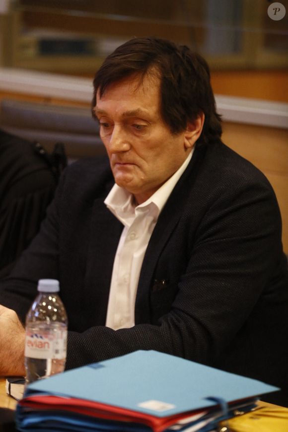 Un humoriste désormais reconnu coupable de blessures involontaires sur une famille après la violente collision qu'il a provoquée en février 2023

Pierre Palmade au tribunal de Melun avec ses avocats pour son procès pour blessures involontaires à la suite d'un accident de la route en février 2023 dans lequel sa voiture a percuté un autre véhicule à Melun. Le 20 novembre 2024. © Christophe Clovis / Bestimage
