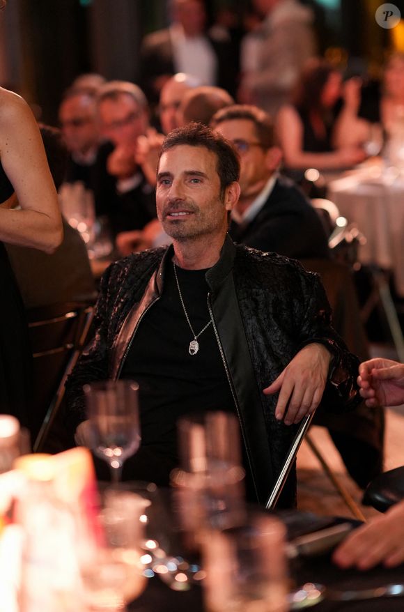 La soirée a réuni de nombreuses personnalités et récolté une belle somme d'argent. 

Richard Orlinski (ambassadeur de Hope, parrain du gala) lors de la soirée annuelle de gala de l'association Hope au pavillon Gabriel à Paris le 14 octobre 2025.

© Anne-Sophie Guebey / Bestimage