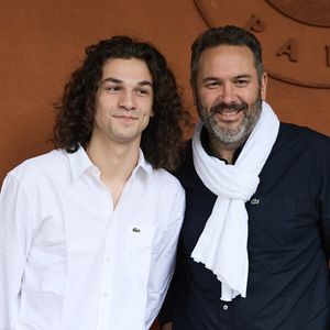 Noé Toussaint et son père Bruce Toussaint - Les célébrités au village lors des Internationaux de France de tennis de Roland Garros 2024 à Paris. Le 5 juin 2024. 
© Jacovides-Moreau/Bestimage