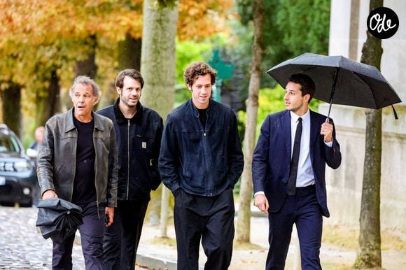 Invité d'ABCTalk, Paul Belmondo a raconté l'un de ces moments survenu au lendemain de la mort de son père, Jean-Paul Belmondo, disparu le 6 septembre 2021 à l'âge de 88 ans.

Exclusif - Paul Belmondo et ses fils Victor Belmondo, Alessandro Belmondo, Giacomo Belmondo - Arrivées aux obsèques d’Alain Belmondo au crématorium du Père-Lachaise à Paris, France, le 4 septembre 2025. © Dominique Jacovides/Bestimage