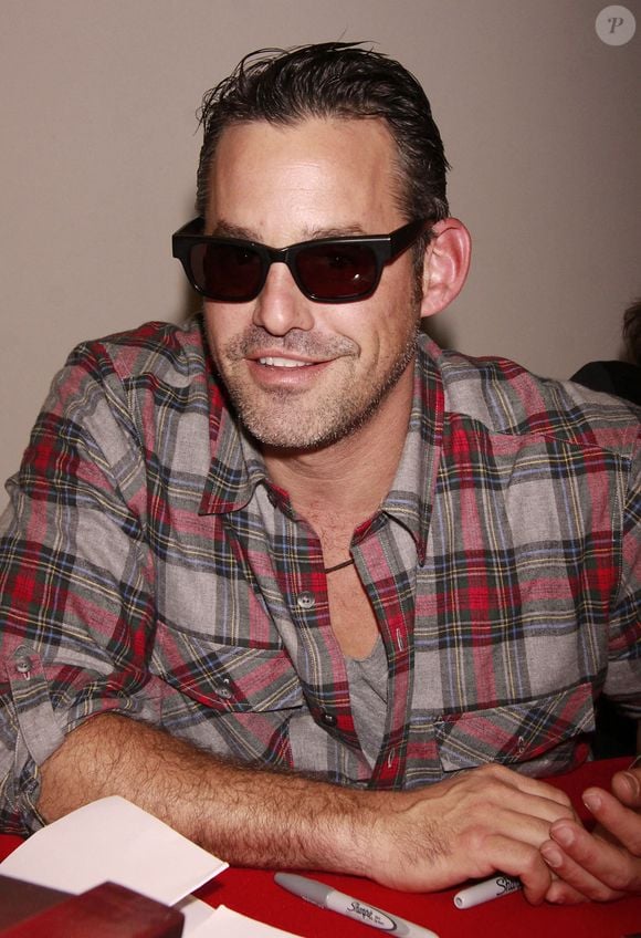 Retro - Décès de l'acteur US, Nicholas Brendon (Buffy contre les vampires...), à l'âge de 54 ans - New York City, NY Nicholas Brendon, plus connu pour avoir incarné Xander Harris dans "Buffy contre les vampires", est décédé à l'âge de 54 ans, sa famille confirmant qu'il s'est éteint dans son sommeil de causes naturelles, alors que les fans se souviennent de son rôle de longue durée dans la série à succès ainsi que de ses apparitions dans "Esprits criminels" et "Psycho Beach Party".
Backgrid USA / Bestimage