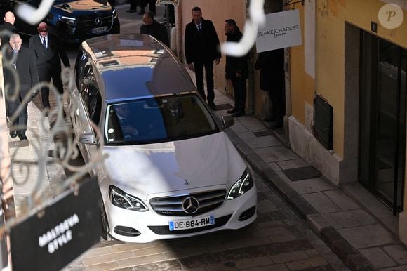Cortège portant le cercueil arrivant à l'église Notre-Dame de l'Assomption, pour la cérémonie funéraire de l'actrice française Brigitte Bardot, à Saint-Tropez, dans le sud-est de la France, le 7 janvier 2026. Photo par Julien Reynaud/APS-Medias/ABACAPRESS.COM