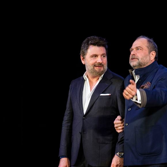 Exclusif -  Philippe Lellouche (metteur en scène) et Eric Dupond-Moretti - Eric Dupond-Moretti à la barre au théâtre de la Madeleine à Paris le 22 janvier 2019. En 35 ans de plaidoiries, l'avocat Eric Dupond-Moretti a obtenu 150 acquittements. Il a défendu les puissants comme les faibles. Son style direct a fait de lui une star du Barreau. Après le cinéma, Eric Dupond-Moretti monte sur les planches livrer ses vérités. Il sera du 22 Janvier au 23 Février 2019 au théâtre de la Madeleine dans "Eric Dupond-Moretti à la barre". © Pierre Perusseau/Bestimage