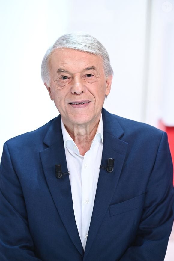 Salvatore Adamo  - Enregistrement de l'émission "Vivement Dimanche" au Studio Gabriel à Paris, France, le 26 janvier 2023, présentée par M.Drucker et diffusée le 5 février 2023 sur France 3. © Guillaume Gaffiot/Bestimage