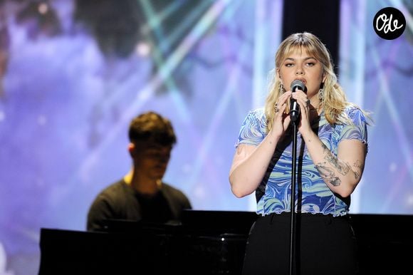 Il s'agit inévitablement d'une récompense ultra-prestigieuse dans l'industrie musicale, reçue après que le chiffre totalement fou de 50 000 000 d'équivalents streams ait été atteint.

Exclusif - Louane Emera et Florian Rossi - Enregistrement de l'émission "La soirée extraordinaire : La musique comme vous ne l'avez jamais vue", qui sera diffusée le 30 juin sur M6. 
© Gaffiot-Moreau / Bestimage