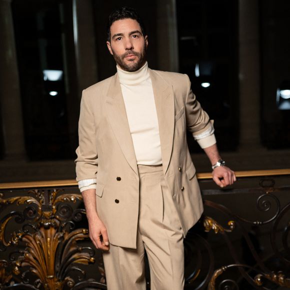 L'acteur a perdu une vingtaine de kilos pour incarner son personnage.

Tahar Rahim – Arrivées au Grand Dîner du Louvre 2026 à Paris pendant la fashion week Prêt à Porter femme automne/hiver 2026-2027 (PFW)