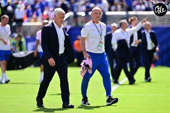 Didier Deschamps et Guy Stéphan durant le match France-Senegal, à l'occasion de la Coupe du Monde FIFA 2026, le 16 juin 2026. 

© PsnewZ/Bestimage