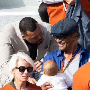 Jo-Wilfried Tsonga, Yannick Noah et sa fille Keelaani lors de l'hommage à R.Nadal lors des internationaux de France de tennis à Roland Garros le 25 mai 2025. © Jacovides / Moreau / Bestimage