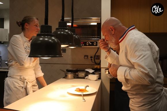 Exclusif - Le chef Philippe Etchebest dans les cuisines de son restaurant "Maison Nouvelle" à Bordeaux, le 11 avril 2025. ©Jean-Marc Lhomer/Bestimage.