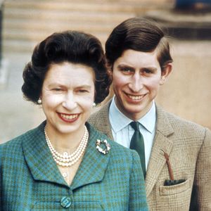 Sa mère, la reine Elizabeth II, adorait également y séjourner.

Elizabeth II en compagnie de son fils, alors héritier présomptif du trône d'Angleterre. Photo par © Keystone Pressedienst/Keystone Pictures/ZUMA Press/ABACAPRESS.COM