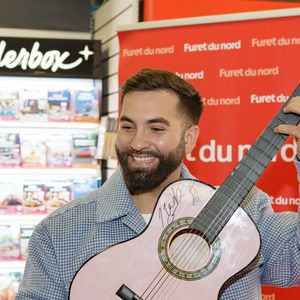 Exclusif - Le chanteur Kendji Girac en séance de dédicaces pour son autobiographie Mi vida à la Librairie du Furet du Nord à Lille, France, le 1er octobre 2025. © Stephane Vansteenkiste/Bestimage