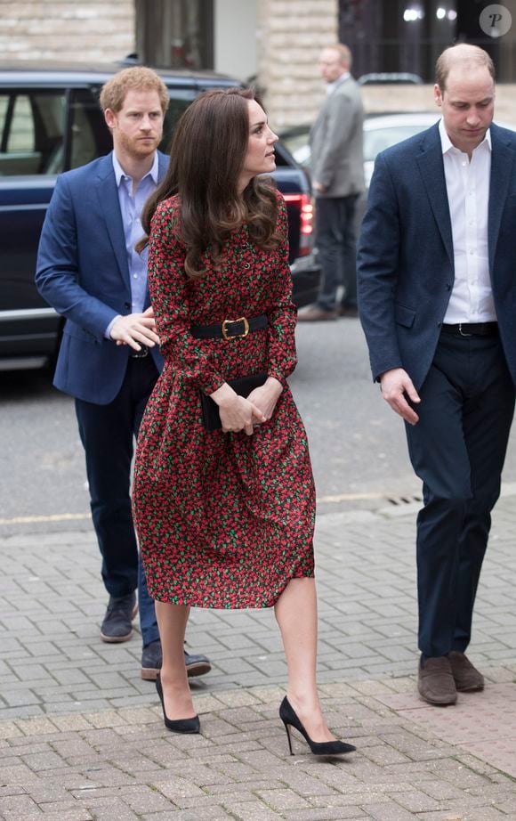 Le prince William, Kate Middleton et le prince Harry arrivent à l'assemblée générale annuelle de "Heads Together" pour rendre hommage aux bénévoles qui supportent les jeunes en difficulté à Londres, le 19 décembre 2016

Photo : Agence / Bestimage