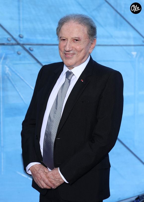Exclusif. Séance photo. Michel Drucker lors de la cérémonie d'ouverture de la 65e édition du Festival de la télévision de Monte-Carlo, le 12 juin 2026. K. Scott Thomas s'est vu remettre la Nymphe de Cristal, une distinction prestigieuse qui récompense une personnalité pour l'ensemble de sa carrière dans le monde de la télévision. M. Drucker a reçu la Nymphe d'Honneur pour l'ensemble de sa carrière et l'actrice espagnole E. Exposito a obtenu la Nymphe d'Or du Meilleur Espoir International. Pour clôturer la soirée, les deux premiers épisodes de la saison 3 de la série « The Walking Dead : Dead City » ont été projetés, en présence de l'acteur J. Dean Morgan (Negan) et de l'actrice L. Cohan (Maggie). 
© Denis Guigenbourg / Bestimage