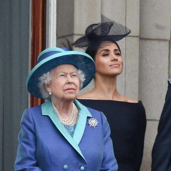 Meghan Markle aurait eu un "plan" sous le règne d'Elizabeth II

La reine Elisabeth II d'Angleterre, Meghan Markle, duchesse de Sussex (habillée en Dior Haute Couture par Maria Grazia Chiuri) - La famille royale d'Angleterre lors de la parade aérienne de la RAF pour le centième anniversaire au palais de Buckingham à Londres ©Agence / Bestimage