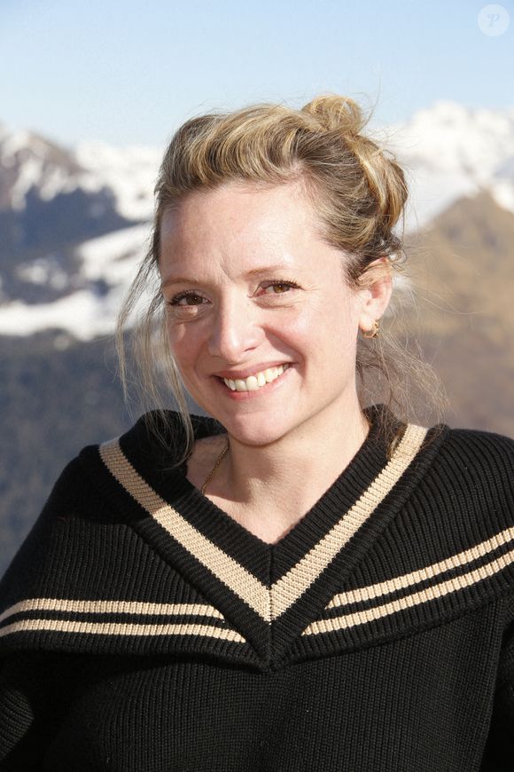 L’actrice s’impose de ne jamais s’absenter plus de cinq nuits d’affilée.

Rendez-vous avec Charlie Bruneau, qui joue dans la série "En famille" sur M6 et dans "Meurtres à Porquerolles" sur France 3, lors de la 24ème édition du Festival des Créations TV de Luchon. Le 9 février 2022 © Christophe Aubert via Bestimage