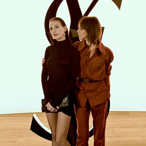 Alice Attal, Charlotte Gainsbourg au photocall du défilé Saint Laurent collection femme automne/hiver 2024-2025 lors de la fashion week à Paris (PFW) le 27 février 2024.

© Olivier Borde / Bestimage